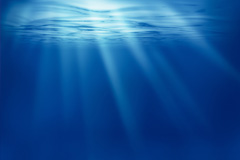 阳光照射的蓝色海底高清图片素材